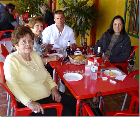 20110408=MCelia Ey Víctor ChP-LAbuela