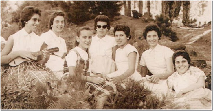 OK. 50s. 6 muchachas pasenses y 1 canariona