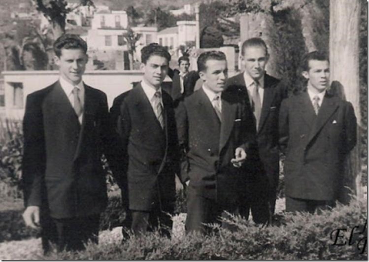 Cinco amigos en la Plaza Nueva