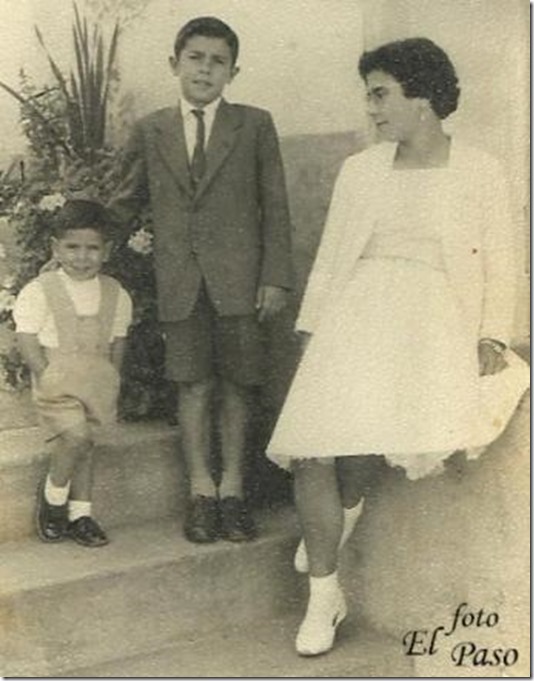 195X. Pili y hermanos