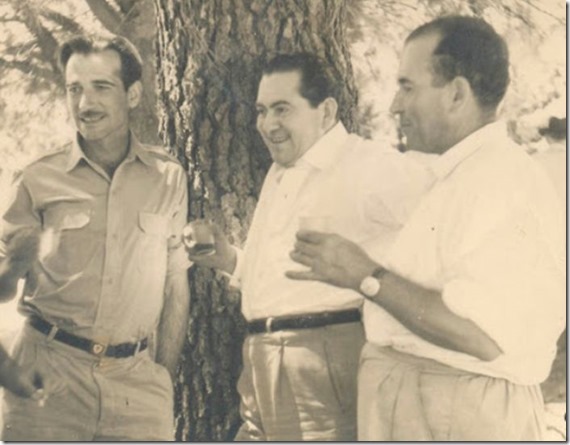 OK. 195X. Monterrey, Casaca y Julio