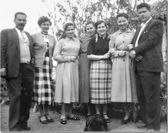 195X. 5 damas y dos caballeros